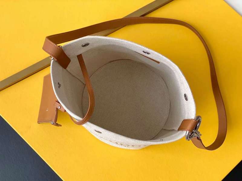Yves Saint Laurent Day Essential Handbag