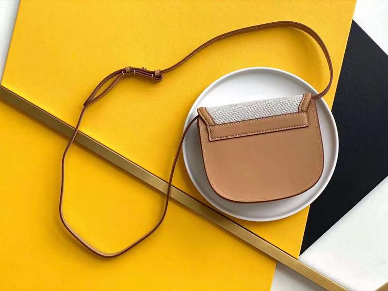 Yves Saint Laurent Icon Polished Handbag