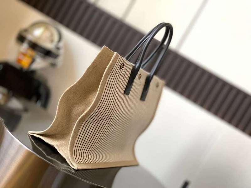 Yves Saint Laurent Atelier Modern Handbag