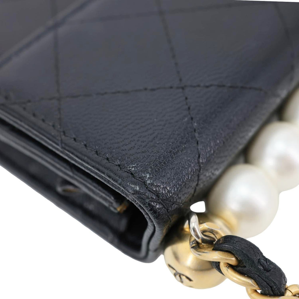 CHANEL Chic Pearls Quilted Goatskin Leather Clutch On Chain Black