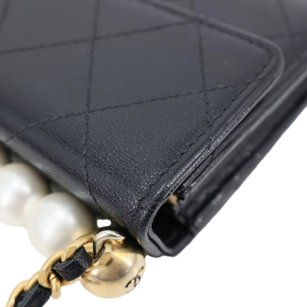 CHANEL Chic Pearls Quilted Goatskin Leather Clutch On Chain Black