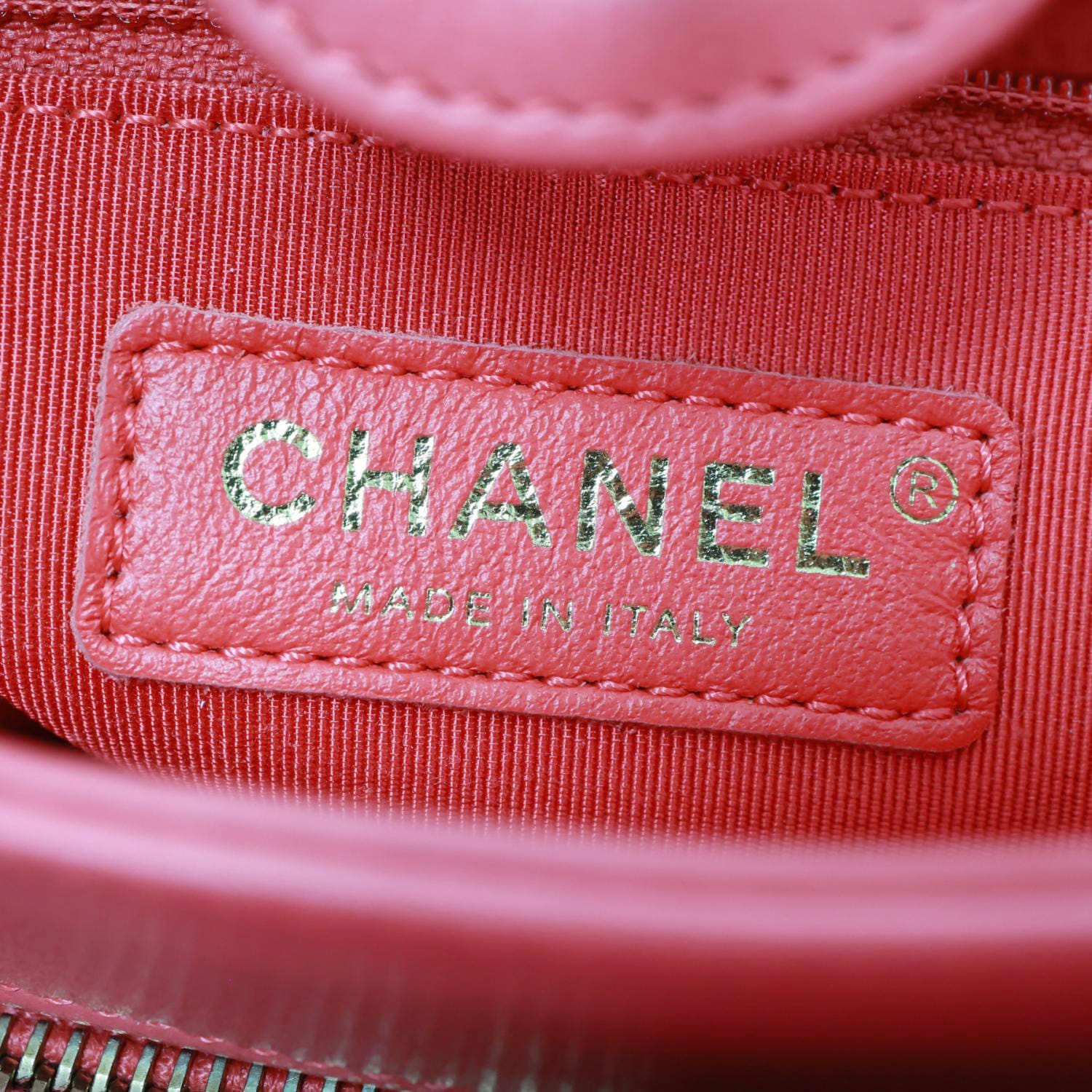 CHANEL Stitched Chevron Calfskin Leather Chic Shopping Tote Bag Pink
