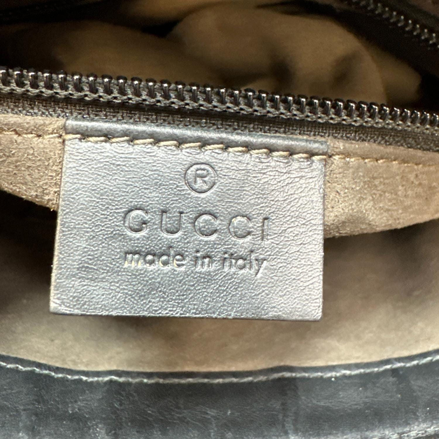 GUCCI GG Signature Leather Messenger Bag Black 406410