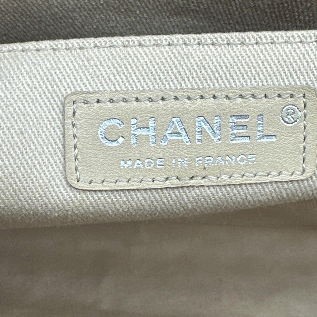 CHANEL Business Flap Quilted Calfskin Leather Crossbody Bag Red