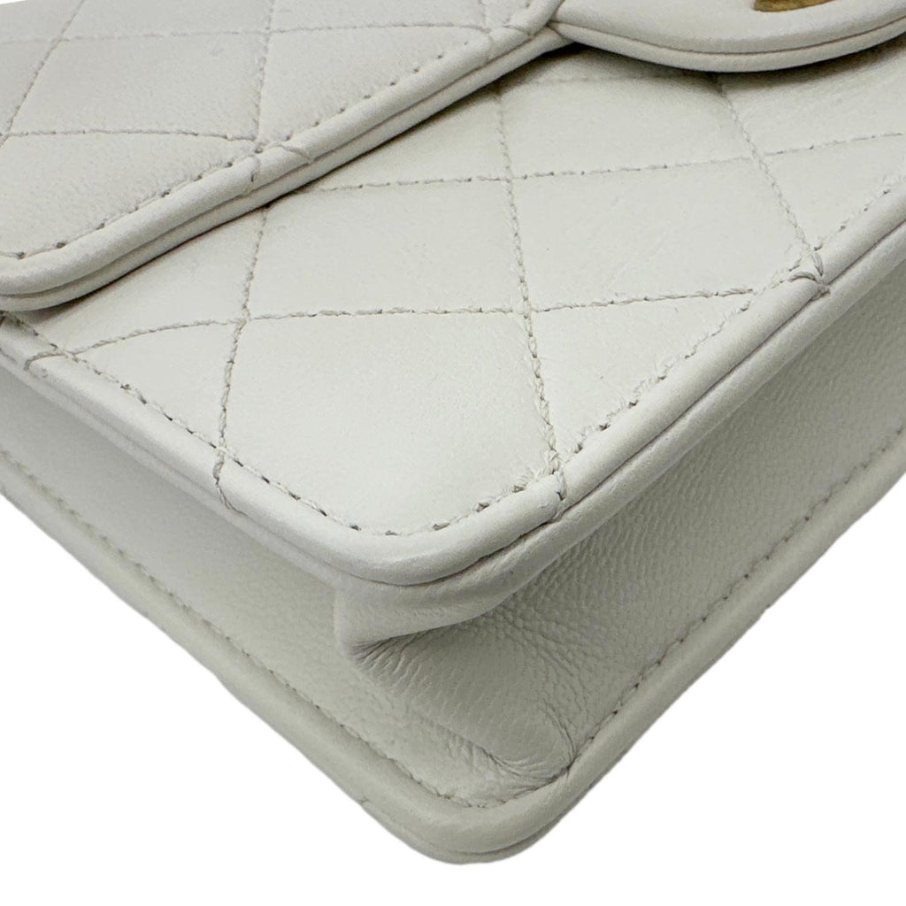 CHANEL Chic Pearls Flap Quilted Leather Shoulder Bag Off White